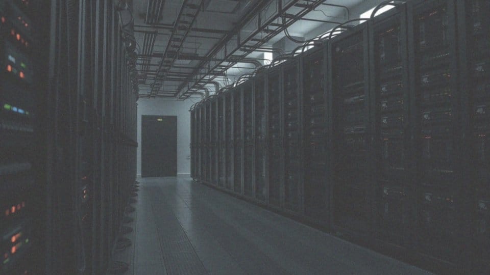 Jak złośliwe oprogramowanie wpływa na działanie stron internetowych?