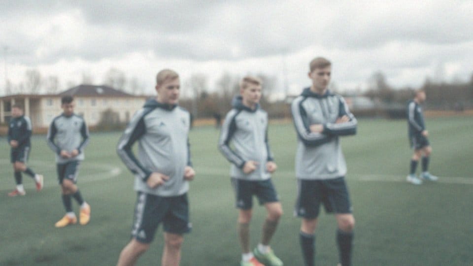 Jak beniaminek jest postrzegany w kontekście grupy?