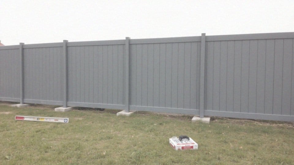 Jak zamontować ogrodzenie panelowe? Przewodnik krok po kroku